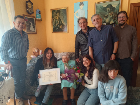 Imagen de la familia de Milagros González, vecina centenaria.